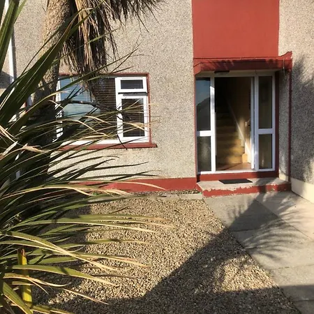 Entire 3 Bedroom House Town Centre *