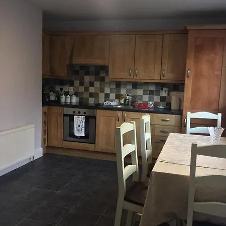 Holiday home Entire 3 Bedroom House Town Centre Ballyshannon