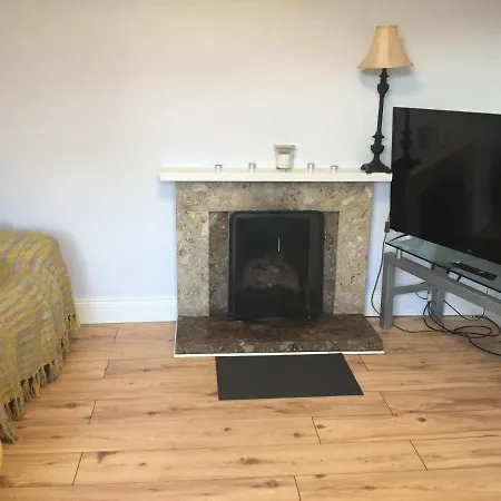 Entire 3 Bedroom House Town Centre *