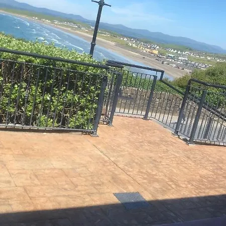 Holiday home Entire 3 Bedroom House Town Centre *